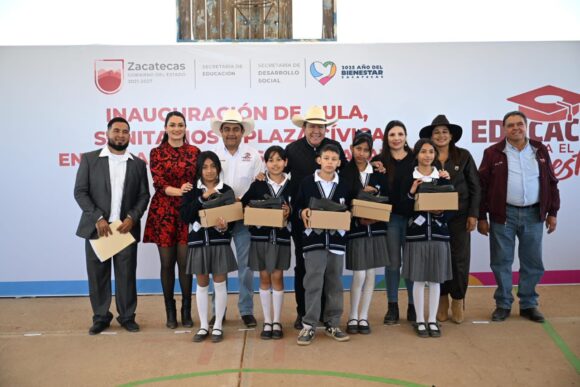 INICIA GOBERNADOR DAVID MONREAL ÁVILA PROGRAMA DE ENTREGA DE CALZADO ESCOLAR EN EL MUNICIPIO DE PINOS