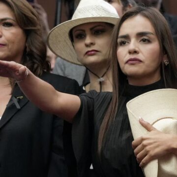 GRECIA QUIROZ TOMA PROTESTA Y LLEGA RODEADA DE ELEMENTOS DE SEGURIDAD A URUAPAN