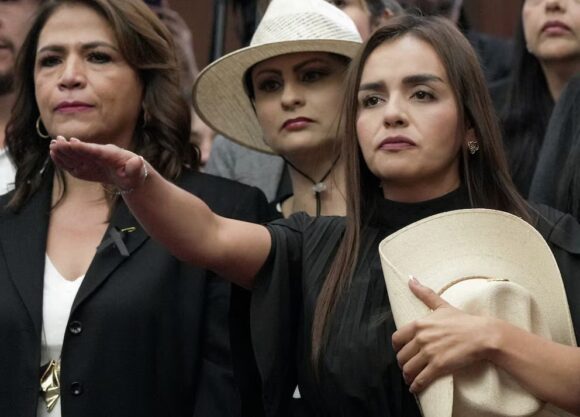 GRECIA QUIROZ TOMA PROTESTA Y LLEGA RODEADA DE ELEMENTOS DE SEGURIDAD A URUAPAN