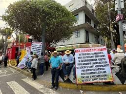 CAÑEROS ANUNCIAN NEGOCIACIÓN CON SADER PARA MAÑANA TRAS MÁS DE 12 HORAS DE BLOQUEOS CAÑEROS ANUNCIAN NEGOCIACIÓN CON SADER PARA MAÑANA TRAS MÁS DE 12 HORAS DE BLOQUEOS