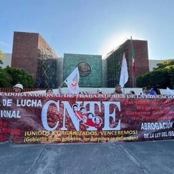 CNTE EXIGE REANUDACIÓN DE DIÁLOGO CON PRESIDENTA SHEINBAUM; ENTREGAN PRONUNCIAMIENTO A DIPUTADOS DE MORENA