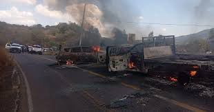 BLOQUEOS EN 12 MUNICIPIOS DE MICHOACÁN TRAS OPERATIVO CONTRA LÍDER DEL ‘CJNG