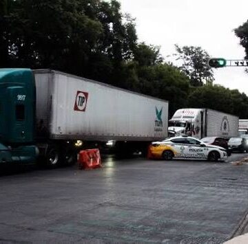 PRODUCTORES Y TRANSPORTISTAS LIBERAN 90 POR CIENTO DE CARRETERAS MIENTRAS DIALOGAN CON SEGOB PRODUCTORES Y TRANSPORTISTAS LIBERAN 90 POR CIENTO DE CARRETERAS MIENTRAS DIALOGAN CON SEGOB