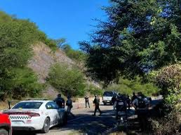 ABANDONAN CINCO CUERPOS EN LA AUTOPISTA DURANGO-MAZATLÁN, SINALOA