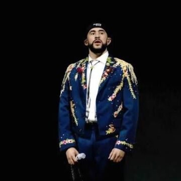 ASÍ FUE LA VISITA SORPRESA DE BAD BUNNY A LA ARENA MÉXICO PARA VER LUCHA LIBRE
