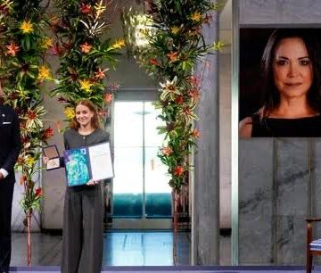 HIJA DE OPOSITORA VENEZOLANA MARÍA CORINA MACHADO RECIBE EN SU NOMBRE EL NOBEL DE LA PAZ HIJA DE OPOSITORA VENEZOLANA MARÍA CORINA MACHADO RECIBE EN SU NOMBRE EL NOBEL DE LA PAZ