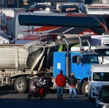 GOBIERNO, AGRICULTORES Y TRANSPORTISTAS LLEGAN A ACUERDOS; SE DESACTIVAN BLOQUEOS EN CARRETERAS