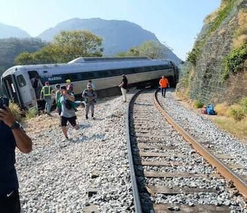 AL MENOS 13 MUERTOS AL DESCARRILAR EL TREN INTEROCEÁNICO EN OAXACA