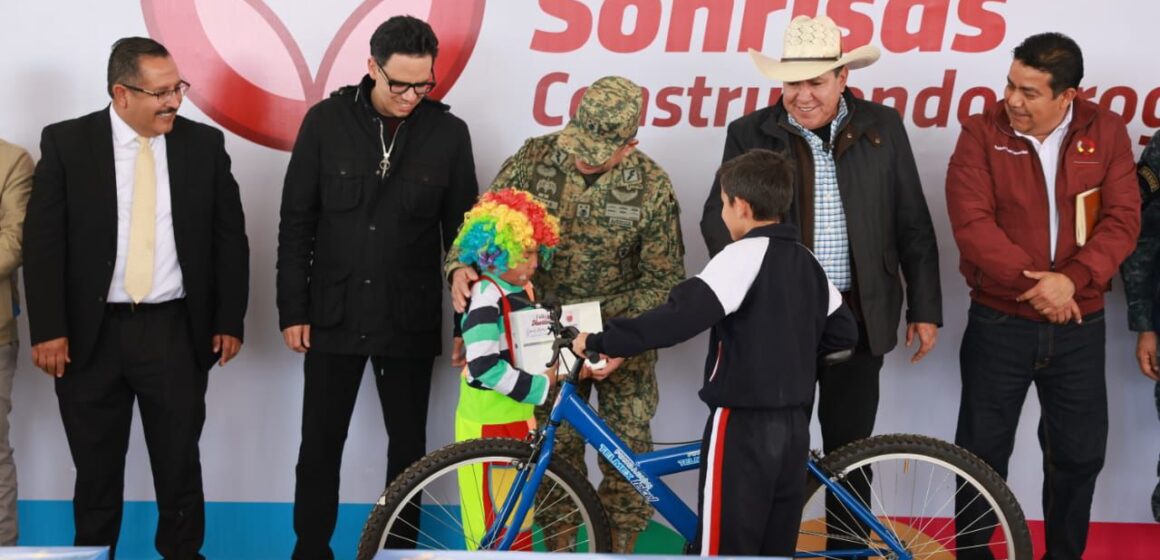 REFRENDA GOBERNADOR DAVID MONREAL APOYO TOTAL AL MUNICIPIO DE PINOS