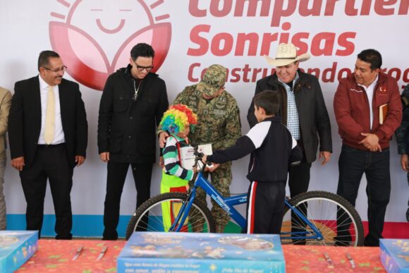 REFRENDA GOBERNADOR DAVID MONREAL APOYO TOTAL AL MUNICIPIO DE PINOS