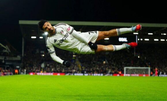 RAÚL JIMÉNEZ SE AFIANZA ENTRE LOS MÁXIMOS ANOTADORES LATINOAMERICANOS DE LA PREMIER RAÚL JIMÉNEZ SE AFIANZA ENTRE LOS MÁXIMOS ANOTADORES LATINOAMERICANOS DE LA PREMIER