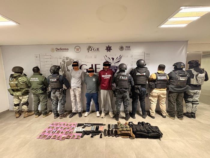 DESARTICULAN FUERZAS DE SEGURIDAD A CÉLULA DELICTIVA EN FRESNILLO; HAY TRES DETENIDOS Y ARMAS DE FUEGO ASEGURADAS