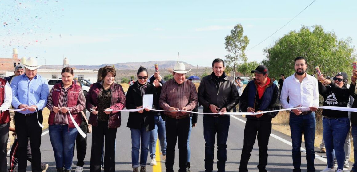 INAUGURA GOBERNADOR DAVID MONREAL ÁVILA OBRAS DEL PROGRAMA DE RESCATE CARRETERO EN LORETO, ZACATECAS