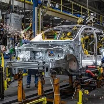 GM ANUNCIA INVERSIÓN DE MIL MILLONES DE DÓLARES Y RATIFICA SU PERMANENCIA EN MÉXICO GM ANUNCIA INVERSIÓN DE MIL MILLONES DE DÓLARES Y RATIFICA SU PERMANENCIA EN MÉXICO