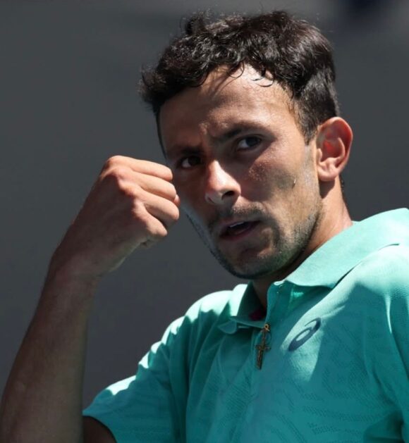 EMILIO NAVA VENCE A KYRIAN JACQUET EN 5 SETS Y AVANZA A 2 DA RONDA DEL AUSTRALIAN OPEN