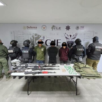 DETIENEN EN TABASCO A TRES PROBABLES INTEGRANTES DE UNA CÉLULA CRIMINAL; SE ASEGURARON ARMAS, EXPLOSIVOS Y SUSTANCIAS ILÍCITAS DETIENEN EN TABASCO A TRES PROBABLES INTEGRANTES DE UNA CÉLULA CRIMINAL; SE ASEGURARON ARMAS, EXPLOSIVOS Y SUSTANCIAS ILÍCITAS