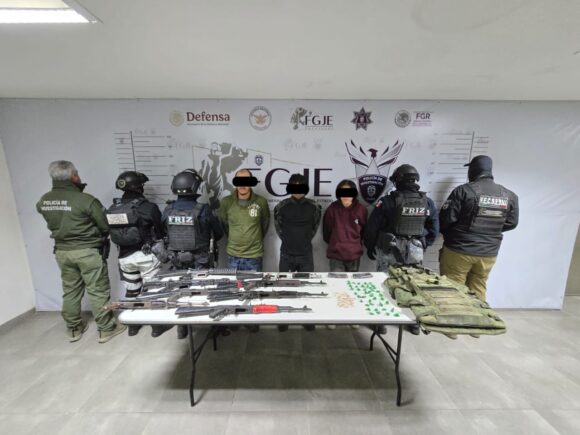 DETIENEN EN TABASCO A TRES PROBABLES INTEGRANTES DE UNA CÉLULA CRIMINAL; SE ASEGURARON ARMAS, EXPLOSIVOS Y SUSTANCIAS ILÍCITAS DETIENEN EN TABASCO A TRES PROBABLES INTEGRANTES DE UNA CÉLULA CRIMINAL; SE ASEGURARON ARMAS, EXPLOSIVOS Y SUSTANCIAS ILÍCITAS