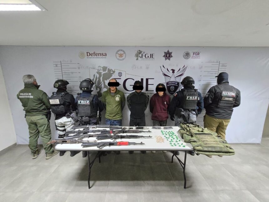 DETIENEN EN TABASCO A TRES PROBABLES INTEGRANTES DE UNA CÉLULA CRIMINAL; SE ASEGURARON ARMAS, EXPLOSIVOS Y SUSTANCIAS ILÍCITAS DETIENEN EN TABASCO A TRES PROBABLES INTEGRANTES DE UNA CÉLULA CRIMINAL; SE ASEGURARON ARMAS, EXPLOSIVOS Y SUSTANCIAS ILÍCITAS
