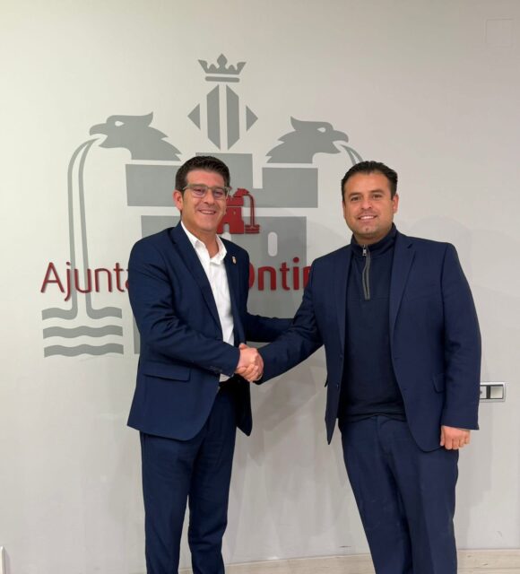 GESTIONA MIGUEL VARELA ACUERDOS ESTRATÉGICOS Y HERMANAMIENTO EN ONTINYENT, ESPAÑA