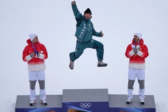 EL BRASILEÑO LUCAS PINHEIRO, PRIMER LATINOAMERICANO EN GANAR MEDALLA EN JUEGOS OLÍMPICOS DE INVIERNO EL BRASILEÑO LUCAS PINHEIRO, PRIMER LATINOAMERICANO EN GANAR MEDALLA EN JUEGOS OLÍMPICOS DE INVIERNO