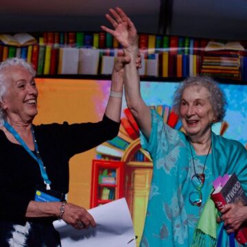 “ESTOY MUY VIEJA PARA ESCRIBIR CON ESCRÚPULOS”: MARGARET ATWOOD, SOBRE «LIBRO DE MIS VIDAS»