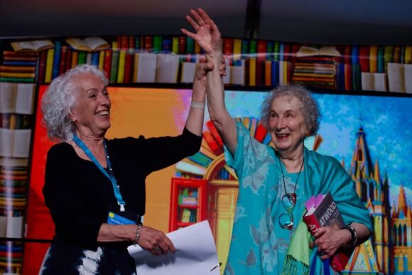 “ESTOY MUY VIEJA PARA ESCRIBIR CON ESCRÚPULOS”: MARGARET ATWOOD, SOBRE «LIBRO DE MIS VIDAS» “ESTOY MUY VIEJA PARA ESCRIBIR CON ESCRÚPULOS”: MARGARET ATWOOD, SOBRE «LIBRO DE MIS VIDAS»