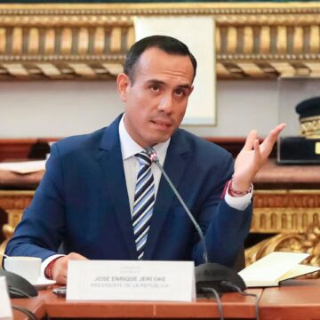 JOSE JERI, PRESIDENTE DE PERÚ ES DESTITUIDO POR EL CONGRESO JOSE JERI, PRESIDENTE DE PERÚ ES DESTITUIDO POR EL CONGRESO