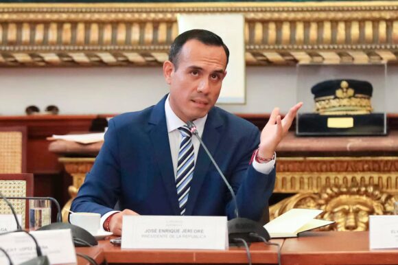 JOSE JERI, PRESIDENTE DE PERÚ ES DESTITUIDO POR EL CONGRESO JOSE JERI, PRESIDENTE DE PERÚ ES DESTITUIDO POR EL CONGRESO