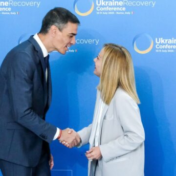 MELONI SE ALINEA CON SÁNCHEZ: ITALIA «NO QUIERE ENTRAR» EN LA GUERRA PERO ENVIARÁ AYUDA MILITAR