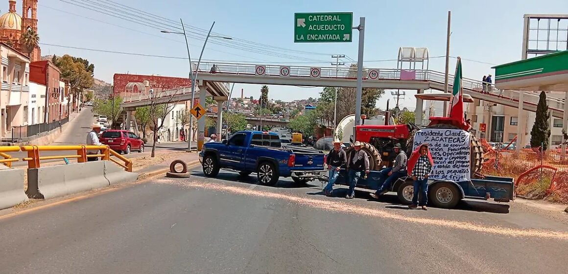PRODUCTORES DE FRIJOL BLOQUEAN ZACATECAS