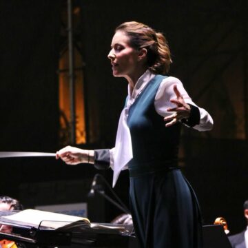 ENCIENDE ALONDRA DE LA PARRA LA PLAZA DE ARMAS, CON UNA NOCHE SINFÓNICA INOLVIDABLE, EN EL 40 FCZ