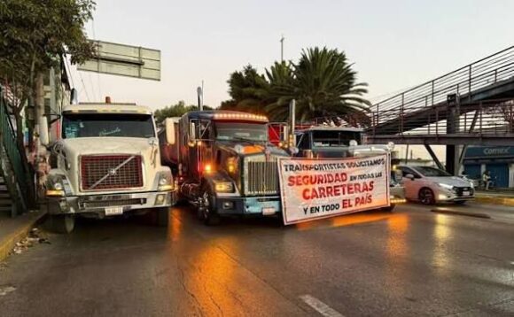 TRANSPORTISTAS Y AGRICULTORES REALIZAN BLOQUEOS EN AL MENOS 11 ESTADOS TRANSPORTISTAS Y AGRICULTORES REALIZAN BLOQUEOS EN AL MENOS 11 ESTADOS