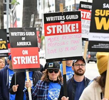 GUIONISTAS Y ESTUDIOS DE HOLLYWOOD PACTAN PROTECCIÓN ANTE LA IA Y MEJORES PLANES DE SALUD