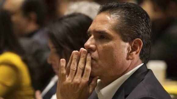 AUTORIDADES DE MICHOACÁN CONFIRMAN QUE SILVANO AUREOLES HUYÓ DEL PAÍS CON APOYO DEL CJNG AUTORIDADES DE MICHOACÁN CONFIRMAN QUE SILVANO AUREOLES HUYÓ DEL PAÍS CON APOYO DEL CJNG