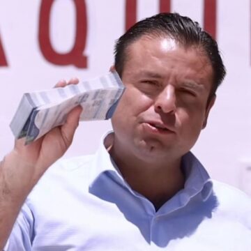 MIGUEL VARELA HECHA LA CASA POR LA VENTANA Y REGALA BOLETOS PARA EL FÚTBOL MIGUEL VARELA HECHA LA CASA POR LA VENTANA Y REGALA BOLETOS PARA EL FÚTBOL