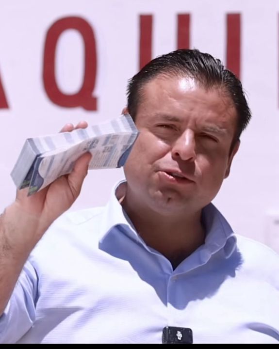 MIGUEL VARELA HECHA LA CASA POR LA VENTANA Y REGALA BOLETOS PARA EL FÚTBOL MIGUEL VARELA HECHA LA CASA POR LA VENTANA Y REGALA BOLETOS PARA EL FÚTBOL