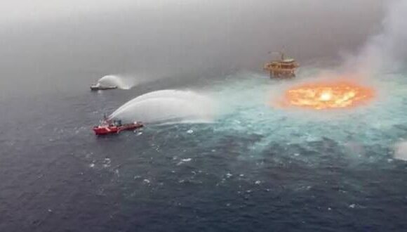 PEMEX RECONOCE QUE UNO DE SUS DUCTOS CAUSÓ EL DERRAME EN EL GOLFO DE MÉXICO; SEPARA A TRES FUNCIONARIOS