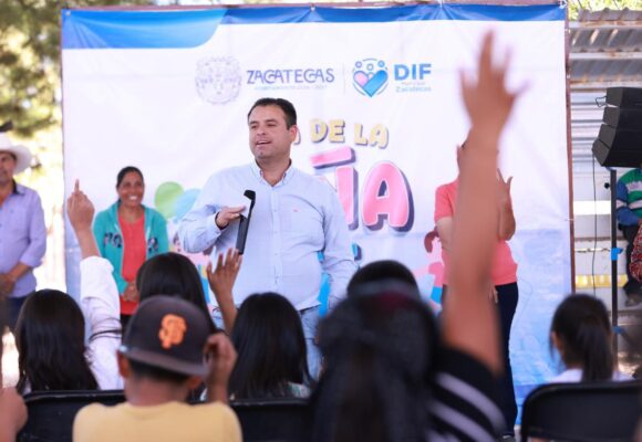 CON JUGUETES Y DULCES CELEBRA MIGUEL VARELA A LA NIÑEZ DE LAS COMUNIDADES