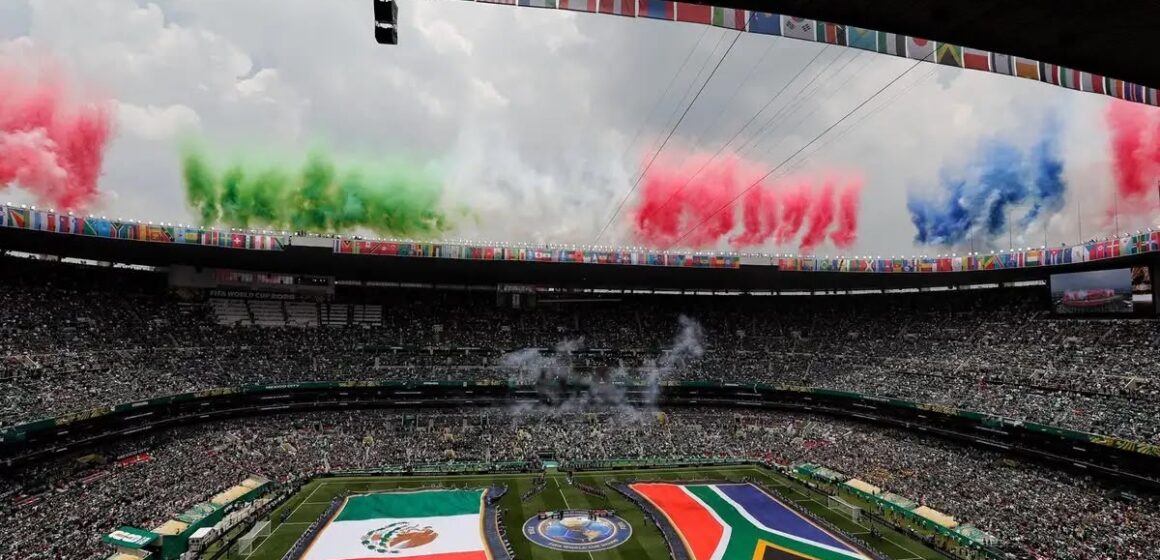 INICIA LA FIESTA: MÉXICO HACE HISTORIA AL INAUGURAR SU TERCER MUNDIAL DE FUTBOL INICIA LA FIESTA: MÉXICO HACE HISTORIA AL INAUGURAR SU TERCER MUNDIAL DE FUTBOL