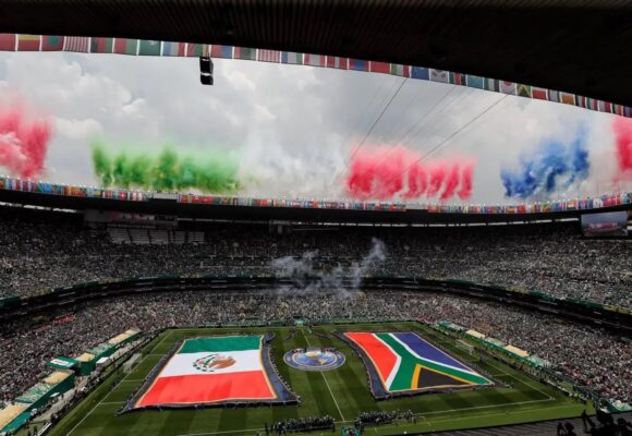 INICIA LA FIESTA: MÉXICO HACE HISTORIA AL INAUGURAR SU TERCER MUNDIAL DE FUTBOL INICIA LA FIESTA: MÉXICO HACE HISTORIA AL INAUGURAR SU TERCER MUNDIAL DE FUTBOL