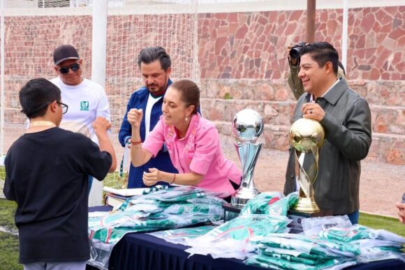 CLAUDIA SHEINBAUM REALIZA VISITA SORPRESA A SLP PARA ENTREGAR BOLETOS DEL MUNDIAL 2026