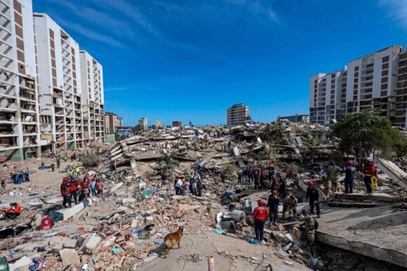 VÍCTIMAS MORTALES DEL TERREMOTO ASCIENDEN A MIL 450 VÍCTIMAS MORTALES DEL TERREMOTO ASCIENDEN A MIL 450