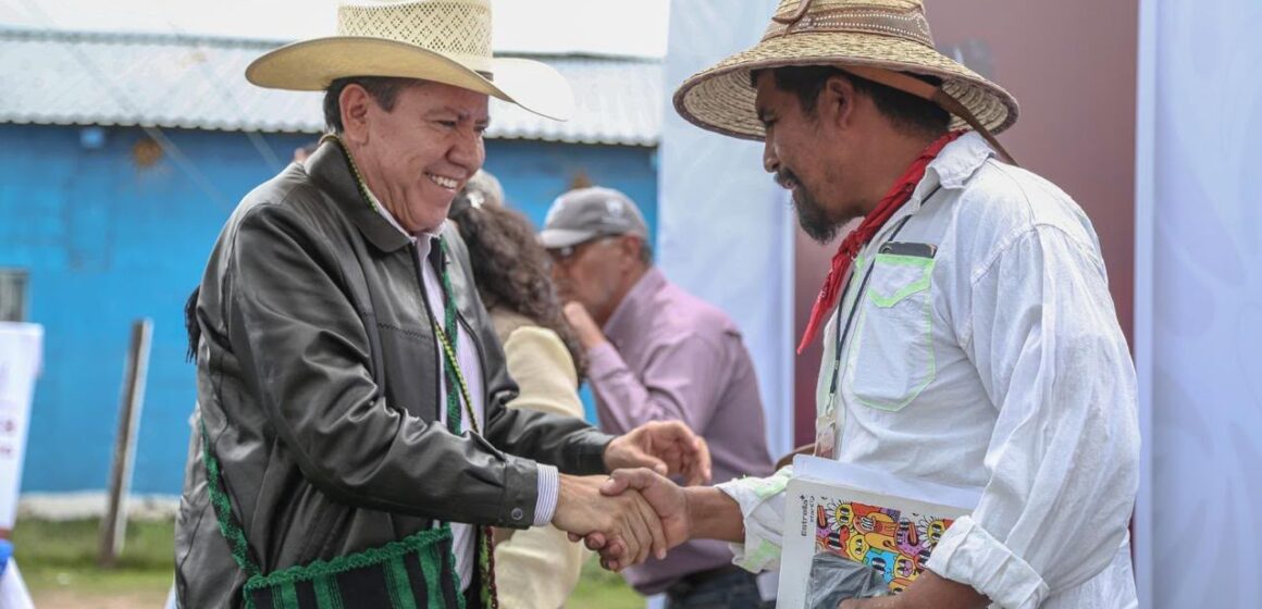 ENTREGA GOBERNADOR DAVID MONREAL APOYOS PARA INFRAESTRUCTURA A ZACATECANOS TEPEHUANOS EN VALPARAÍSO ENTREGA GOBERNADOR DAVID MONREAL APOYOS PARA INFRAESTRUCTURA A ZACATECANOS TEPEHUANOS EN VALPARAÍSO