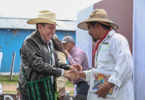 ENTREGA GOBERNADOR DAVID MONREAL APOYOS PARA INFRAESTRUCTURA A ZACATECANOS TEPEHUANOS EN VALPARAÍSO ENTREGA GOBERNADOR DAVID MONREAL APOYOS PARA INFRAESTRUCTURA A ZACATECANOS TEPEHUANOS EN VALPARAÍSO