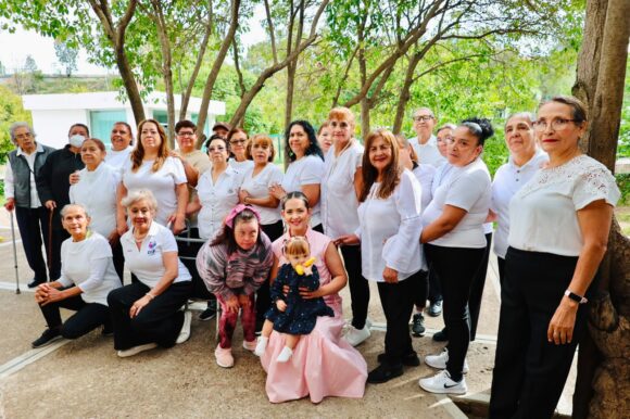 DIF CAPITALINO CLAUSURA ACTIVIDADES DEL GRUPO DE ADULTOS MAYORES FLORECER DIF CAPITALINO CLAUSURA ACTIVIDADES DEL GRUPO DE ADULTOS MAYORES FLORECER