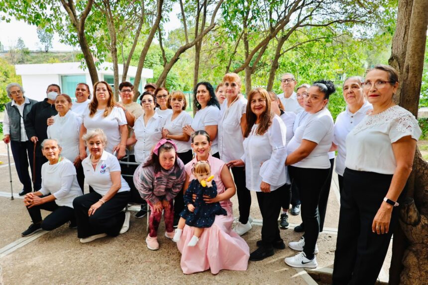 DIF CAPITALINO CLAUSURA ACTIVIDADES DEL GRUPO DE ADULTOS MAYORES FLORECER DIF CAPITALINO CLAUSURA ACTIVIDADES DEL GRUPO DE ADULTOS MAYORES FLORECER