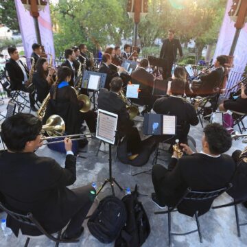 LA BANDA SINFÓNICA DEL MUNICIPIO DE ZACATECAS CONQUISTA AL PÚBLICO EN JEREZ