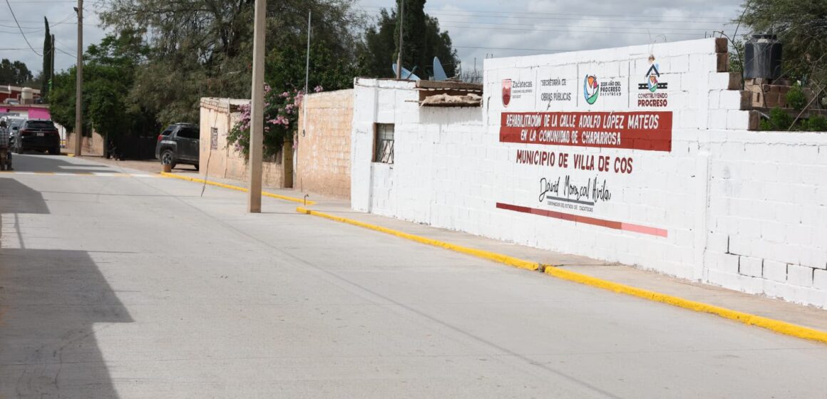 ENTREGA GOBERNADOR DAVID MONREAL CALLES PAVIMENTADAS EN CHAPARROSA, VILLA DE COS