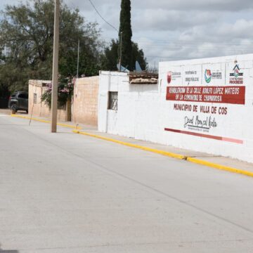 ENTREGA GOBERNADOR DAVID MONREAL CALLES PAVIMENTADAS EN CHAPARROSA, VILLA DE COS