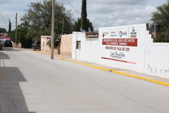 ENTREGA GOBERNADOR DAVID MONREAL CALLES PAVIMENTADAS EN CHAPARROSA, VILLA DE COS